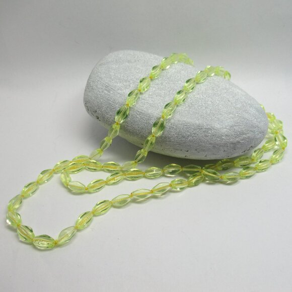 Uranium glass bead necklace - Picture 3 of 13